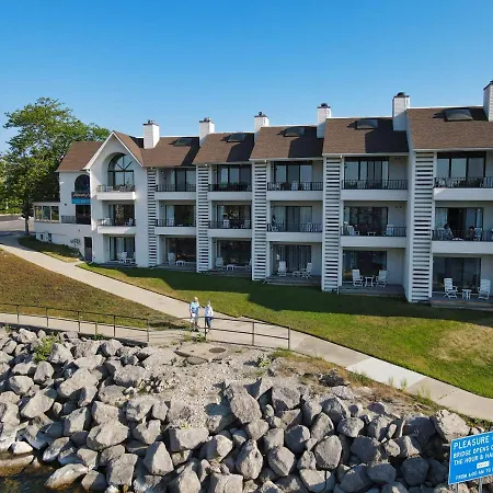 223 Edgewater Inn